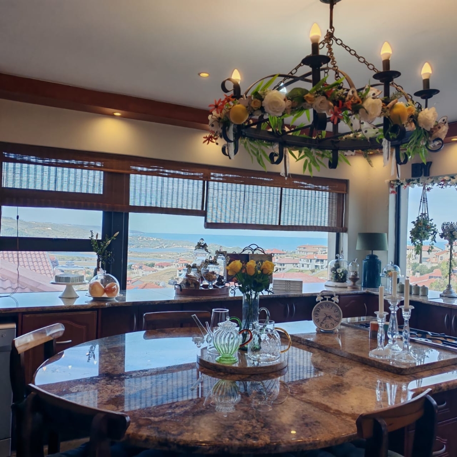 5 Bedroom Property for Sale in Avonddans Western Cape